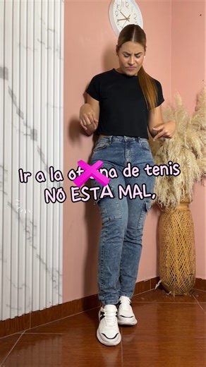 Lo mejor de poder ir de tenis a la oficina es la comodidad 😍❤️. Pero que no se te olvide, los tenis mas aptos para oficina son fondo entero ✅, esto te ayudará a no verte tan sport 😉 y resaltará tus prendas más elegantes y casuales. En nuestra página web encuentras los perfectos para cada ocasión. www.toryvic.com | ToryVic