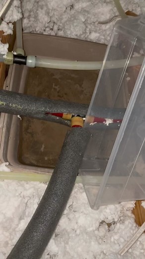 Repairing a leak on Uponor expansion pex where the pipe split at the expansion fitting. What are yalls thoughts on this? #plumbing #plumber #repair #leak #fyp #trades #water #skilledtrades
