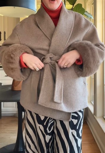 The faux fur wrap coat makes another appearance 🧸 #fauxfur #fauxfurcoat #wrapcoat #winterfashiontrends