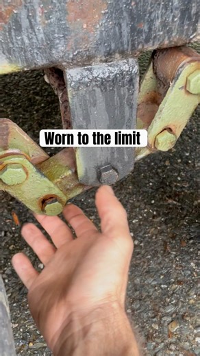 Unsafe wore out spring shackles must fix