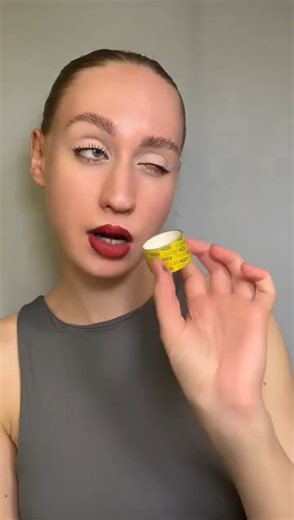 Trying the most TRENDY lipstick tutorial 😍#makeuptutorial #lipsticktutorial