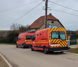 VSAV et VTUHR CIS Ranchot Jura Nord - SDIS 39 Véhicule de Secours et d'Assistance aux Victimes Véhicule Toute Utilité Hors-Route Centre d'Incendie et de Secours Service Départemental d'Incendie et de Secours du Jura Sapeurs-Pompiers du Jura #pompiers #secours #france #franchecomte #intervention | Ça Décale 25.39.70