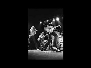 Led Zeppelin - Communication Breakdown (Live at the LA Forum 1972)