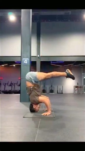Easy handstand tutorial #fitness #shortvideo