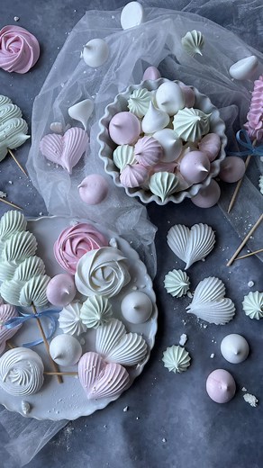 Michaela Landová | 💋 RECEPT na ty nejjednodušší SNĚHOVÉ PUSINKY 💋 Receptů i postupů na sněhové pusinky existuje několik a já jsem pro vás tentokrát... | Instagram