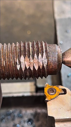 Rosca #machine #torno #fresadora #cnc #usinagem #o #industria #a #metal #mecanizado #mecanica ##fresa #machining #metalmecanica #n ##ceramica #cncmachining #feruuramentaria #tornearia #mecanizadocnc #metalurgia #tornocnc | Ciciro torneiro