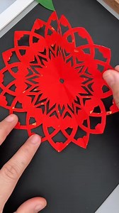 Drawing intersecting arcs to cut out pretty paper-cut window decorations is very simple and quick #papercrafts #diy #craft #crafting #diycrafts #craftideas #easydiy | DIY Art Style
