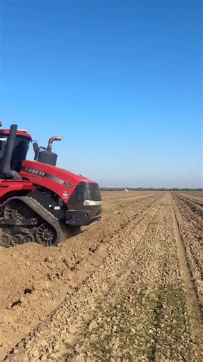 Deep ripping a field with our new Case 620 Quadtrac. • Getting after it. • #heavyequipment #quadtrac #rentalequipment #dirtwork #bluecollar | Shafter Equipment