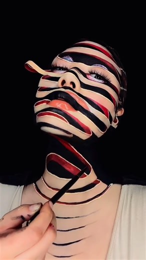 Art Viral 🎨 on Instagram: "Vancouver-based makeup artist Mimi Choi is world-renowned for her surreal optical illusion looks, turning her face and body into captivating, mind-bending artworks. 💄 Each piece, inspired by surrealism and abstract art, can take up to 10 hours to create and is done entirely with makeup—no digital editing involved. Artist: @mimles #art #makeup #artist"