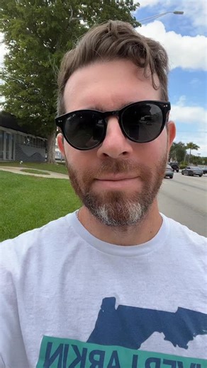 Grassroots organizing. This is why we’re going to win. @ninaturnerohio #florida #democrat #progressive #congress #politics | Oliver Larkin