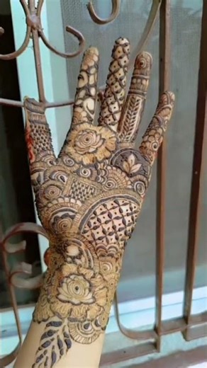 beautiful front hand mahendi design