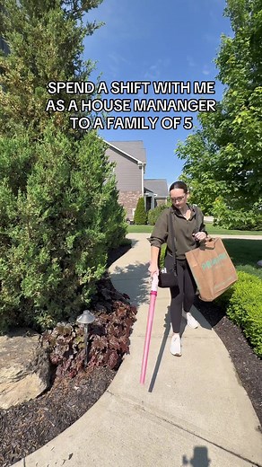 Spend a Friday shift with me as a house manager while I am doing an emergency declutter, reset and stock of the house to help this family of 5. Do you think I’ll get the raise? Inspo: @Liz Heart #reset #cleaningmotivation #housemanager #momhumor #cleanwithme