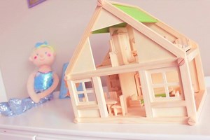 27K views · 471 reactions | Ya conoces la Casita Castilá de CasaideasPerú? Si aún no la conoces aquí te la presentamos y te enseñamos como armarla para que compartas un momento de juego con los más pequeños de la casa! | Casaideas Perú | Facebook