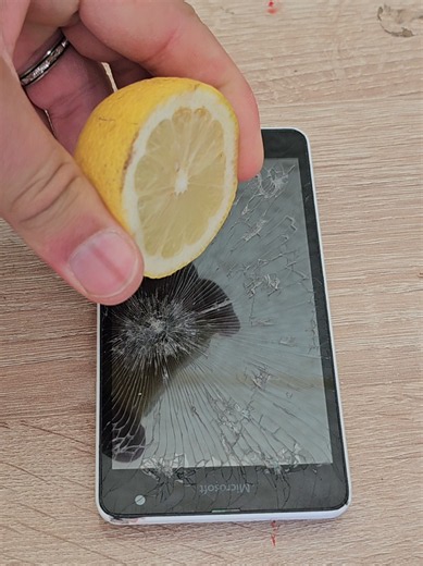 فكرة رائعة إصلاح شاشة هاتف مكسور 📱 #experiment #ابتكار #smartphone #simple_inventions
