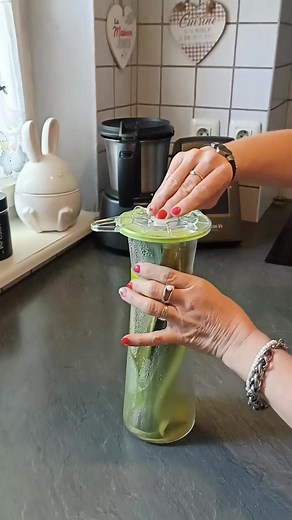 5.4K views · 27 reactions | Poireau mis sous vide il y a 2 mois, frais comme au premier jour. En plus, craquez sans culpabiliser, payez en 10X sans frais. https://boutique.guydemarle.com/be-save/2083-offre-premium-be-save.html?s=WAA704 #besaveguydemarle #ConservationAlimentaire #jesuisconseillere #guydemarle #10xsansfrais #facilitedepaiement | les délices d'Annick | Facebook