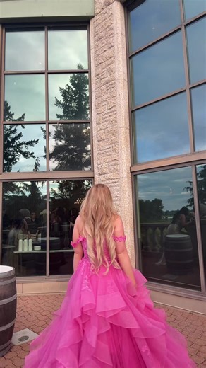 I took so many TikTok’s on prom, there’s more coming dw😊 #fyp #foryoupage #2025 #prom #graduation #kim #fypシ゚ #highschoolsweethearts #summer #nomorehighschool