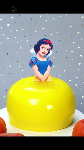 Delicious Yellow Cake Recipe with White Frosting