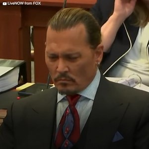 186K views · 348 reactions | “Proces stulecia” nieustannie przyciąga uwagę całego świata. Amber Heard i Johnny Depp wzajemnie oskarżają się o ataki fizyczne, psychiczne i wszelkiego rodzaju pomówienia. Jednak całe to show nie może być darmowe. Była aktorska para domaga się od siebie nawzajem kilkudziesięciu milionów w przypadku wygrania procesu. | Ikony | Facebook