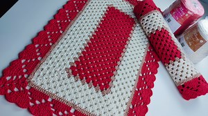 27K views · 2.1K reactions | Hoje vamos fazer esse tapete de crochê retangular simples e rápido, aula bem detalhada para os iniciantes fazer, modelo retangular bem econômico feito de bloquinhos muito simples. | Mary Souza Crochê | Facebook