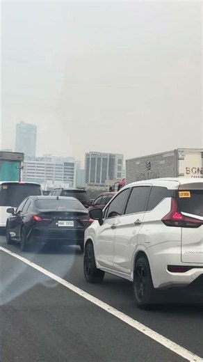 🌫️ Sia’s “Chandelier” Cover Hits Different When You’re Driving Through Traffic on a Hazy Day 🚗🎶