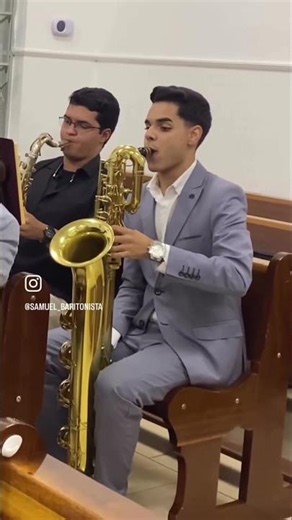 Hino 237 Sax Barítono executando o baixo