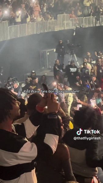 Rod Wave Fans Show Passion at Concert