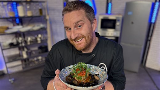 La recette de Julien Lapraille : tomates farcies gourmandes pour deux personnes - RTBF Actus