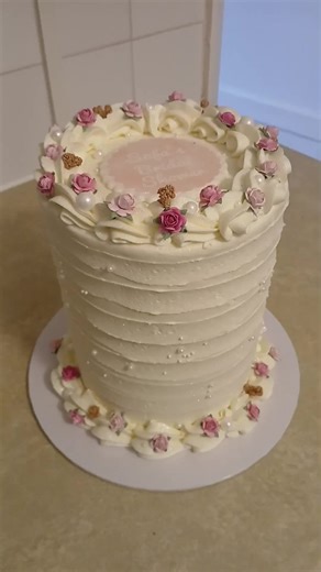 Perfect for as a bridal shower cake. #bridalshowercake