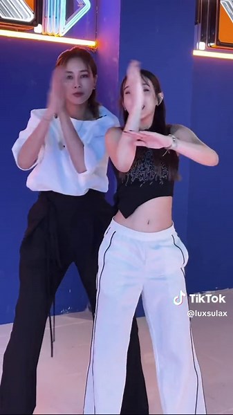 Mulanss and Luxsulax Kiss Moments