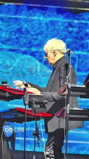 DD Live - “The Reflex” So, why don’t you use it? Try not to bruise it Buy time, don’t lose it Oh, why don’t you use it? Try not to bruise it Buy time, don’t lose it The reflex is a lonely child who’s waiting by the park The reflex is in charge of finding treasure in the dark And watching over lucky clover, isn’t that bizarre? And every little thing the reflex does Leaves me answered with a question mark #duranduran #duranlive #duranduranlive #johnddlive #keyboards