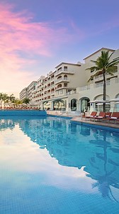 Tu carrete de fotos después de unas increíbles vacaciones en Cozumel Palace 😍🌴📸 Durante tu estancia, disfrutarás: ✨ Snorkel a unos pasos, directo desde el hotel ✨ Suites amplias y cómodas para compartir en pareja o en familia ✨ 4 restaurantes con cocina gourmet y bebidas premium ⛴️ Y lo mejor: a solo minutos del centro y del muelle ⛴ 📍 Riviera Maya Reserva con nosotros al: (998) 528 0788 #LomasTravel #Hoteles #RivieraMaya #AgenciasdeViaje | LOMAS TRAVEL