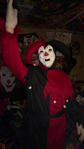 I’m such a heavy sleeper. I had to switch my alarm clock to one that vibrates my bed #jester #clowntok #fyp #thegrinningjester #clown