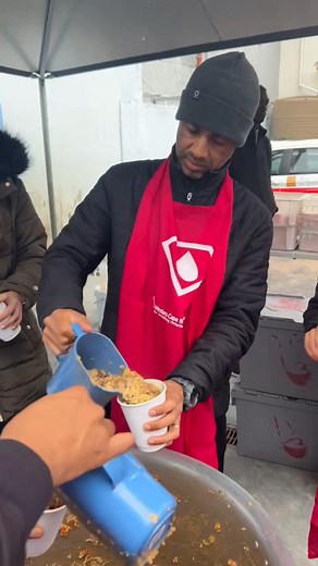 Our hero capes turned into aprons when our staff gave back on #MandelaDay. We spent 67 minutes at the Dignity Kitchen with Ladles of Love, giving a warm meal to those in need and donating non-perishables. | Western Cape Blood Service
