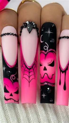 Tino Vo on Instagram: "SPOOKY PINK vibe for OCTOBER🩷🖤 My favorite part is when I blend neon pink pigment with white pressed pigment for the pink design!!!😍 • 🛍️ SHOP AT 𝐖𝐖𝐖.𝐓𝐈𝐍𝐎𝐕𝐎.𝐒𝐇𝐎𝐏 𝐖𝐇𝐀𝐓 𝐈 𝐔𝐒𝐄𝐃 𝐓𝐎 𝐃𝐄𝐒𝐈𝐆𝐍 ⬇️ 🌈GEL KOLOR: hot pink, jet black 🌈pressed pigment & neon pigment 🖤black one stroke liner 🩷Pink pixie Gel 👍matte it! Topcoat 👍shine it topcoat 🛍️ SHOP AT 𝐖𝐖𝐖.𝐓𝐈𝐍𝐎𝐕𝐎.𝐒𝐇𝐎𝐏 • 𝑪𝑹𝒀𝑺𝑻𝑨𝑳𝑺 FROM @DREAMTIMECREATIONS"