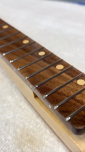 Neck 584 is made with Hickory & Walnut 👍🎸✌️#robscigarboxguitars #cbgitty #cbgs #cigarboxguitarbuilder #cigarboxnation #3stringguitar #3string | Rob's Cigar Box Guitars