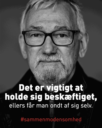 "Det er vigtigt at holde sig beskæftiget, ellers får man ondt af sig selv." Da Carsten mistede sin hustru, opstod der et kæmpe tomrum. I dag er han et nyt sted. Savnet og ensomheden er stadig en del af Carstens tilværelse, men det føles anderledes nu. Ensomhed har mange ansigter. #Sammenmodensomhed | Ældre Sagen