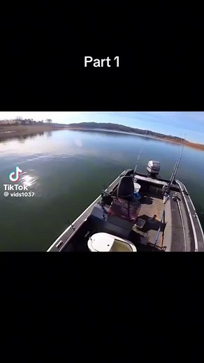 Guy Bringing up 100 Guard in Fishing Net | QuickTok