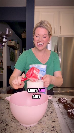 ❌ Scooping flour straight from the bag packs it down and gives you too much flour — hello dry, dense baked goods. ✅ Instead, spoon the flour into your measuring cup and level it off. This keeps the flour light and gives you accurate measurements every time. It’s a small step that makes a BIG difference in cookies, cakes, muffins… basically everything 🧁 Save this for later follow for more easy kitchen tips! #christmas2025 #bakingtips | Steph Gigliotti Real Life Recipes