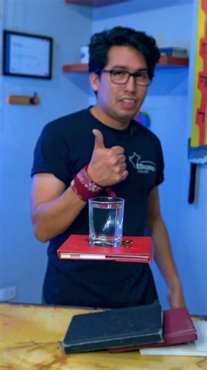 EDteam | Cursos Online on Instagram: "¿Viste el vaso flotando? 🫣 Mejor imagina un evento con IA, programación y networking real: eso es EDcamp X. Este 14 y 15 de noviembre en Lima. Porque en español, #NadieExplicaMejor que EDteam. #EDcampX #Programación #IA #TechEvent #Networking #Desarrolladores #EDteam #Eventos"