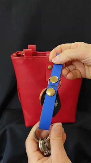Comment installer l'Attache porte-clés Fut' sur un sac à main ? #sacamain #portecles
