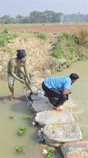 “This ‘Living Statue’ Prank Went WAY Too Funny 😱😂 | Unexpected Rope Prank!”