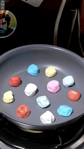 Vegan eggs meet lava in a wild pan experiment