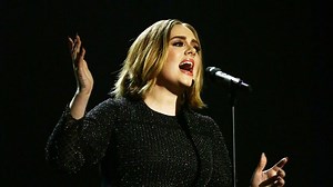 “I Feel Like Justin Bieber!” Watch Adele’s Hilarious Reaction To Her Screaming Fans