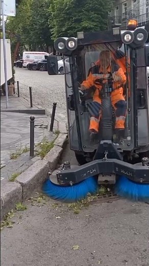Advanced Street Sweeper Cleaning Urban Roads and Sidewalks Efficiently !! #innovation