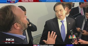 'Infowars' host insults senator, heckles reporter