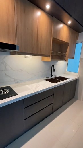 Enhance your kitchen with our exquisite dual-tone kitchen cabinet featuring a stylish kitchen bar! Our custom design combines two complementary tones, creating a striking visual contrast that add depth and character to your space. The kitchen bar serves as a versatile area for meal prep, casual dining, or socializing with friends and family. Whether you prefer a modern or traditional aesthetic, our expert craftsmen will bring your vision to life. Experience the perfect balance of style and funct