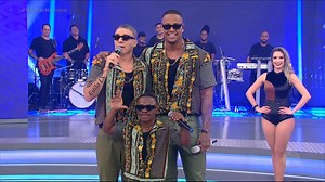 115K views · 5.3K reactions | Teve novidade no Dança Gatinho deste domingo (12). Além de Rodrigo Faro, o Pigmeu, do Vai Dar Namoro, também se transformou no cantor Leó Santana. Apresentador imitou até as tatuagens do cantor baiano. | Hora do Faro | Facebook