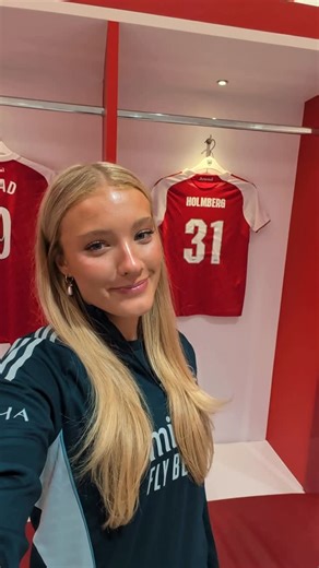 Arsenal Women on Instagram: "Our new arrival has a message for you, Gooners 👋"