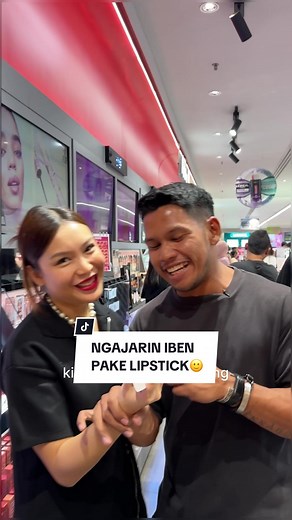 Tutorial Penggunaan Lipstik Maybelline Superstay Vinyl Ink oleh Natasha Abigeyl