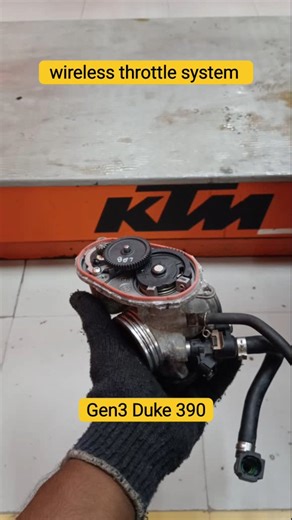 thowfiq_view | Duke 390 Gen3❕ without accelerator cable ❕ throttle system #service #duke390 #redytorace🏁 #public #ktm #ktmfamily #ktmrc200 #technics... | Instagram